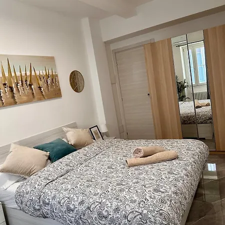 Luxury Oasis In Duomo شقة *